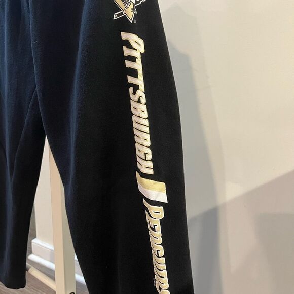 Reebok NHL black size medium (10/12) boys sweatpants. - Picture 3 of 4
